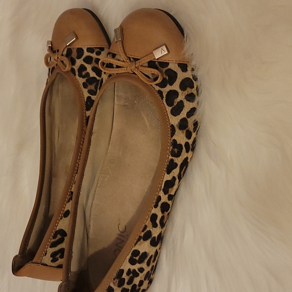 Vionic Shoes - Picture 2 of 6